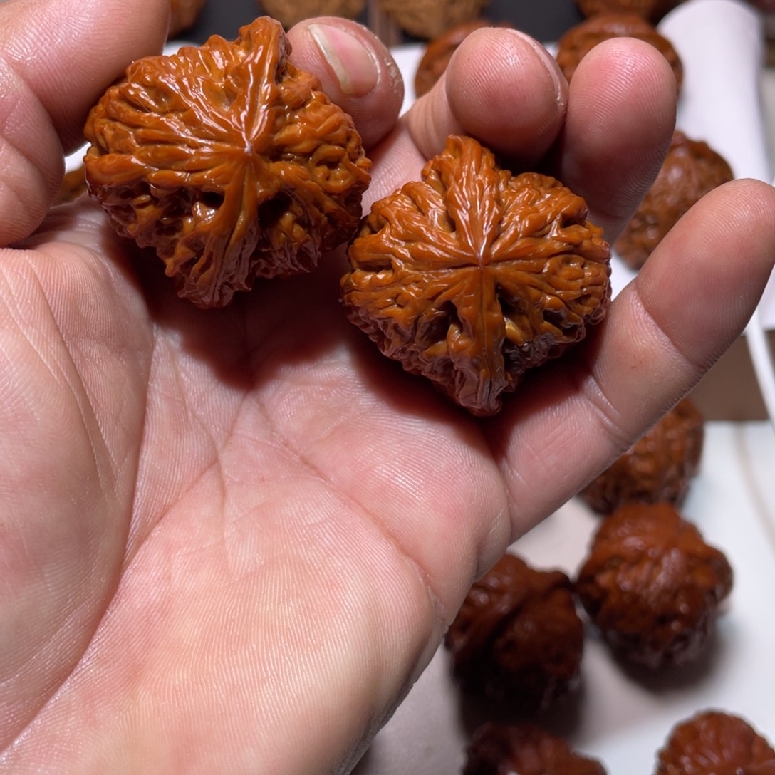 憨***冷文玩核桃吊坠南疆石