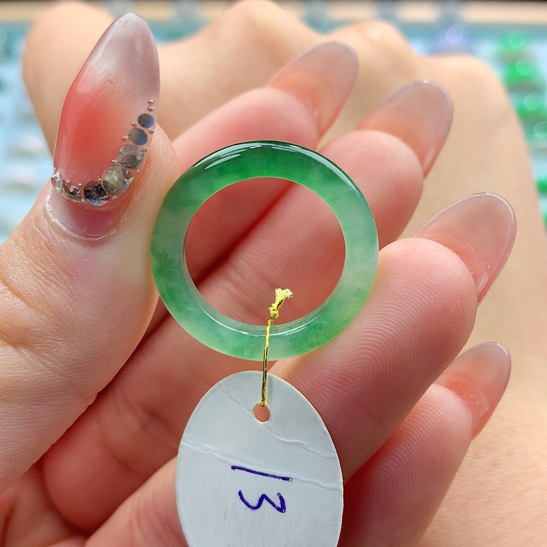 翡翠戒指未镶嵌苹*?13号