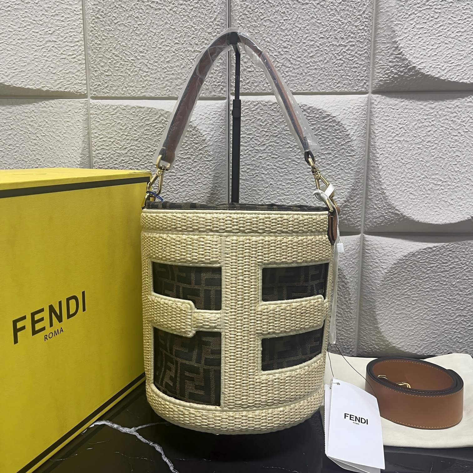 99新 FENDI/芬迪 /夏vv1206/单肩包/22447