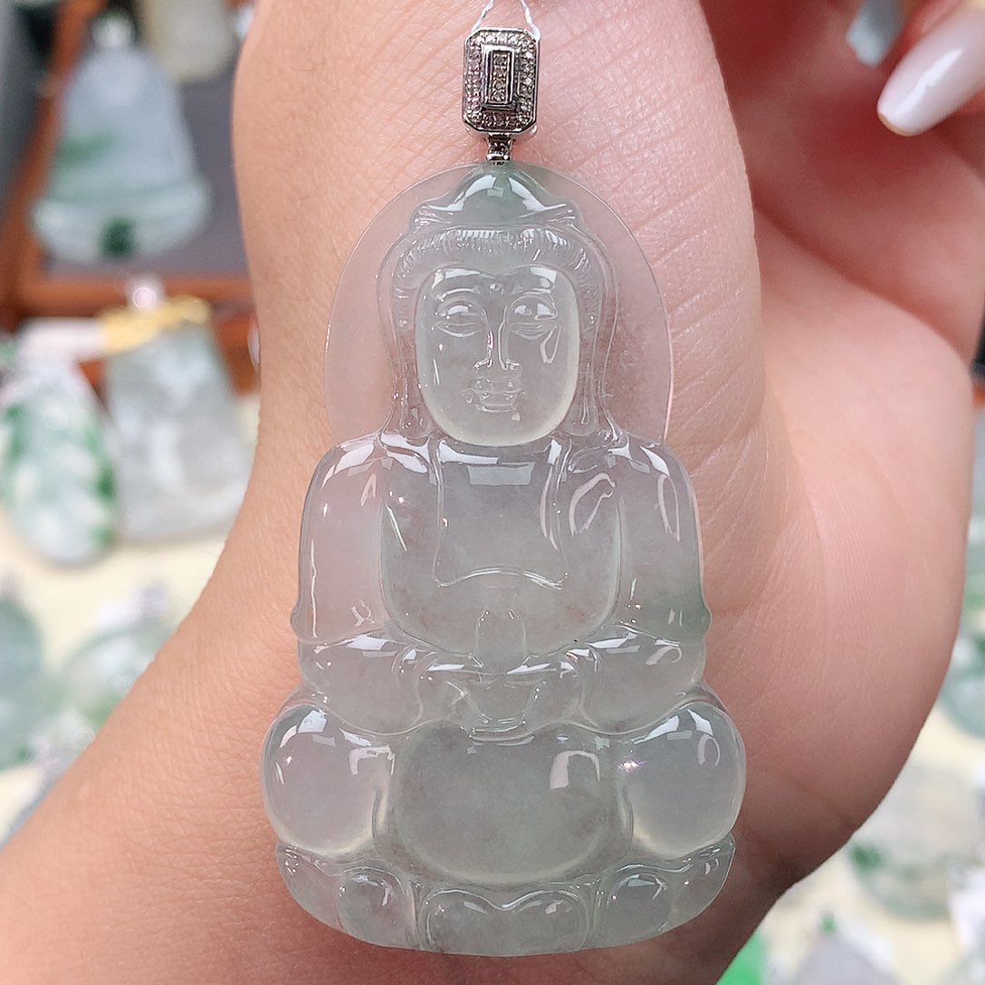 颈饰18K金镶嵌翡翠观音