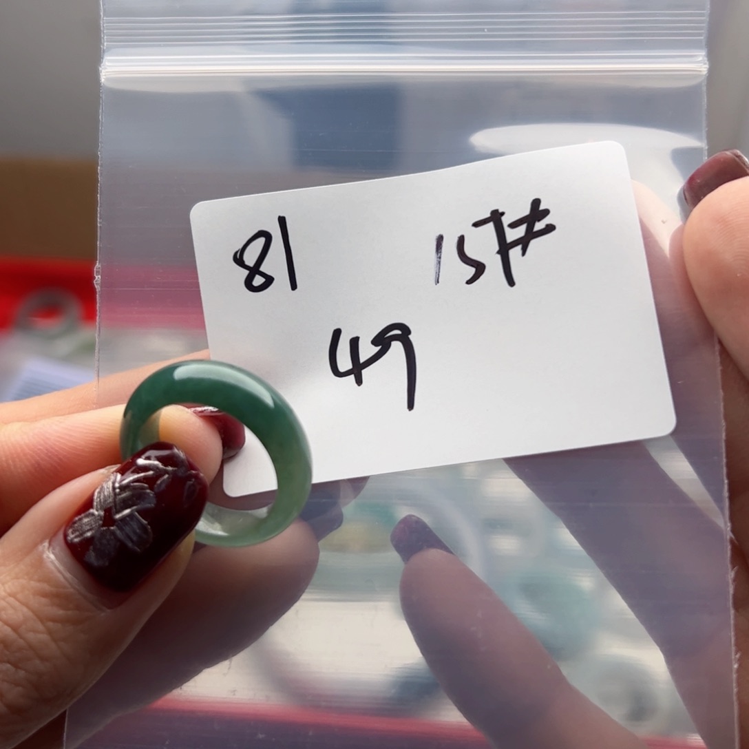 翡翠戒指未镶嵌闪