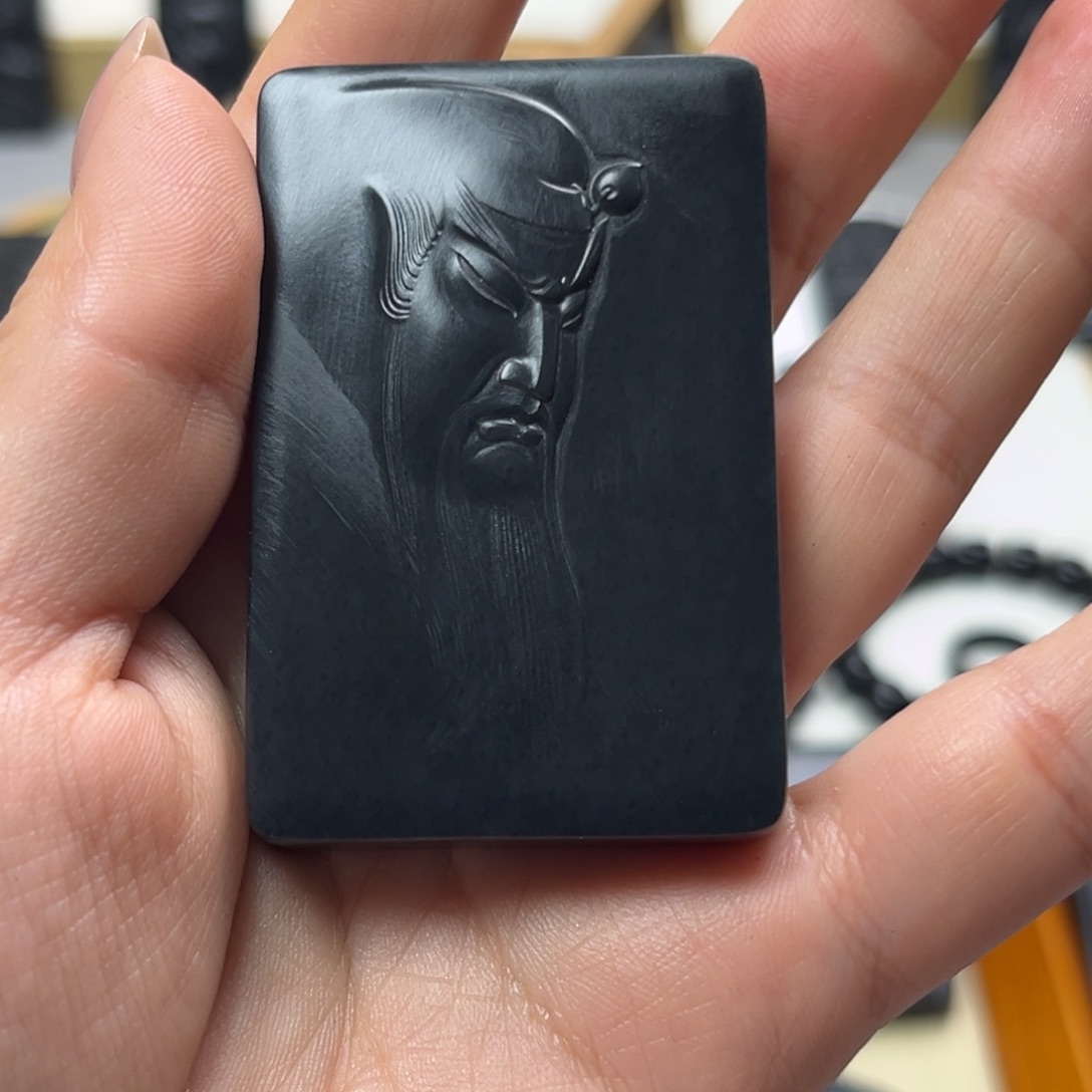 和田玉（墨玉）未镶嵌颈饰关公46