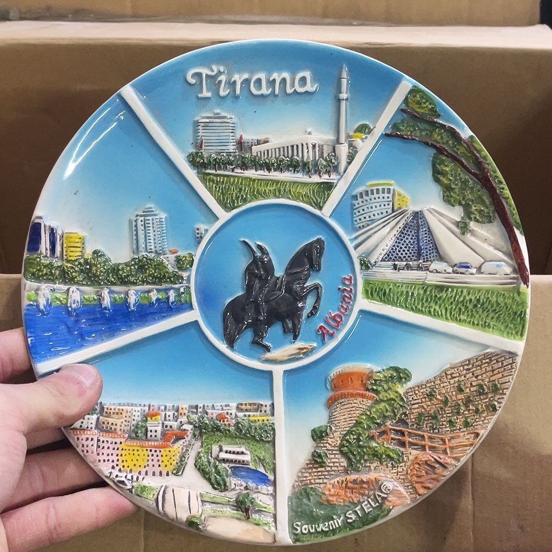 摆件      磕碰。封釉。       