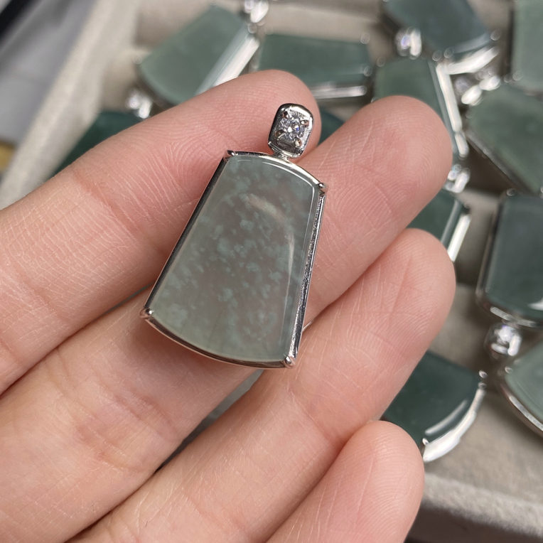 天然翡翠Ａ货无事牌925银镶简约吊坠大气女生挂坠（多样性发货