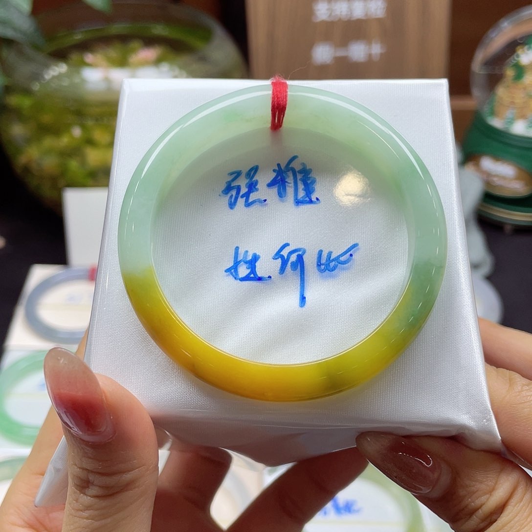 翡翠手镯未镶嵌随**姐88 号链接