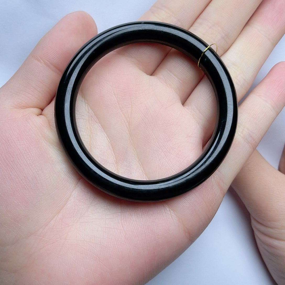 和田玉手镯53 圈口。k k未镶嵌皑*