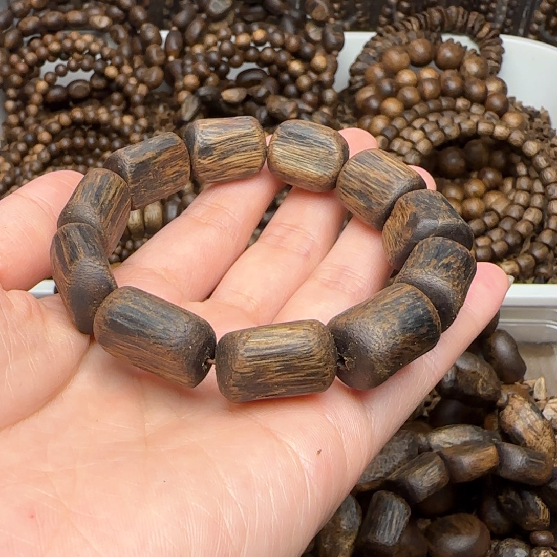 沉香手串如*单圈树心油海南莺歌绿奇楠老料18克+