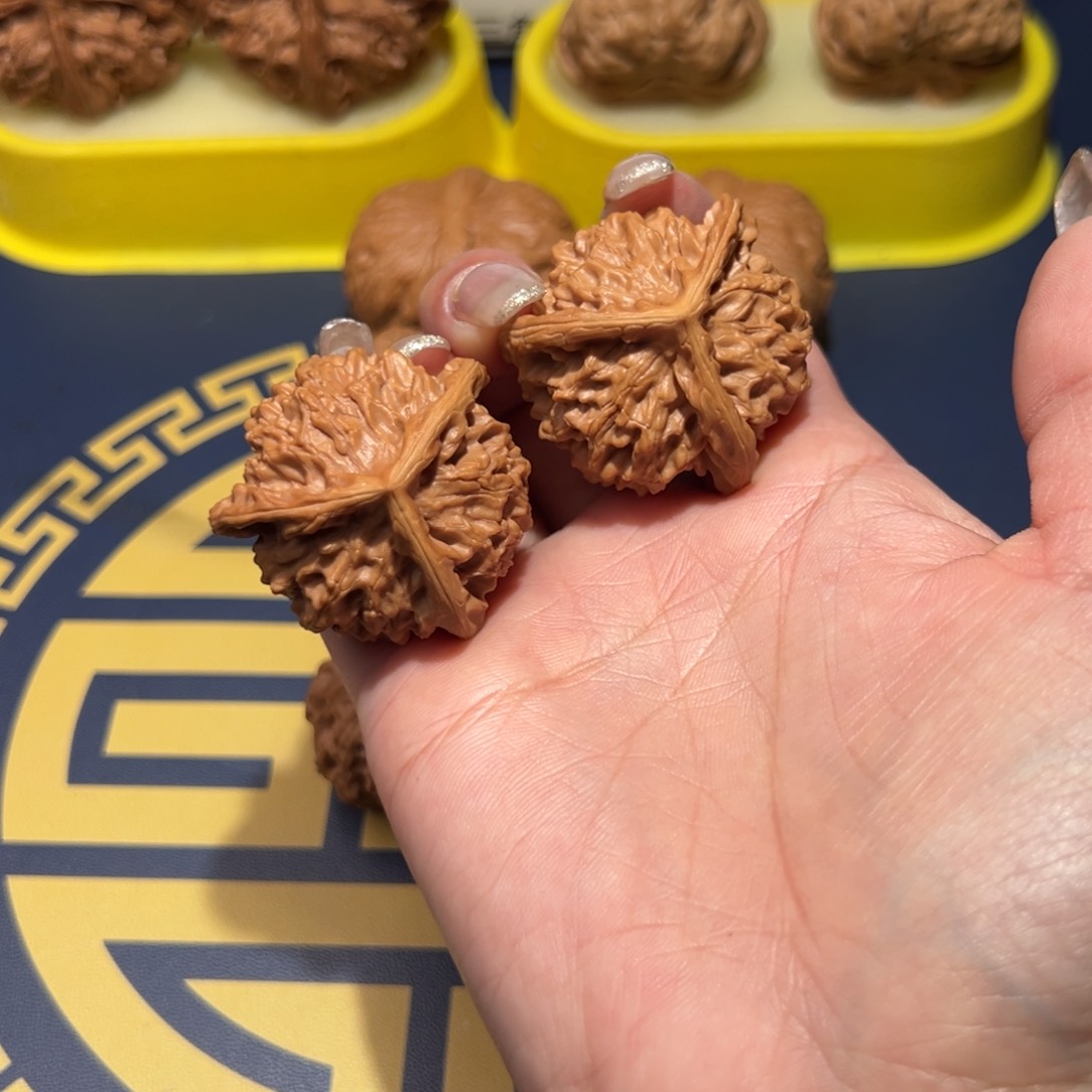 文玩核桃把件盘山三棱37