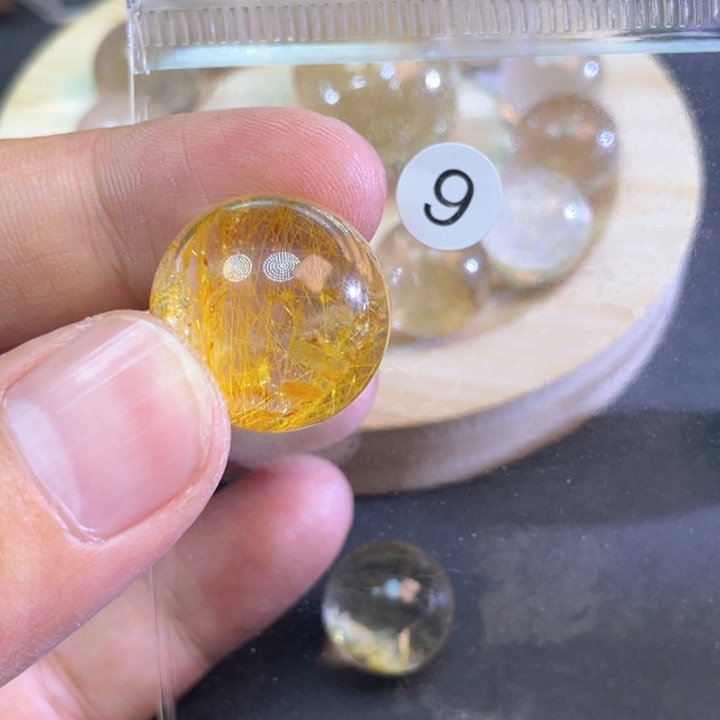 未镶嵌颈饰水晶p****a