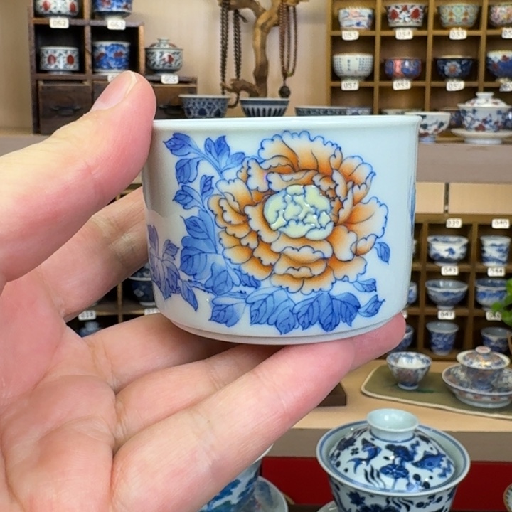 汉唐风韵手绘斗彩容天杯