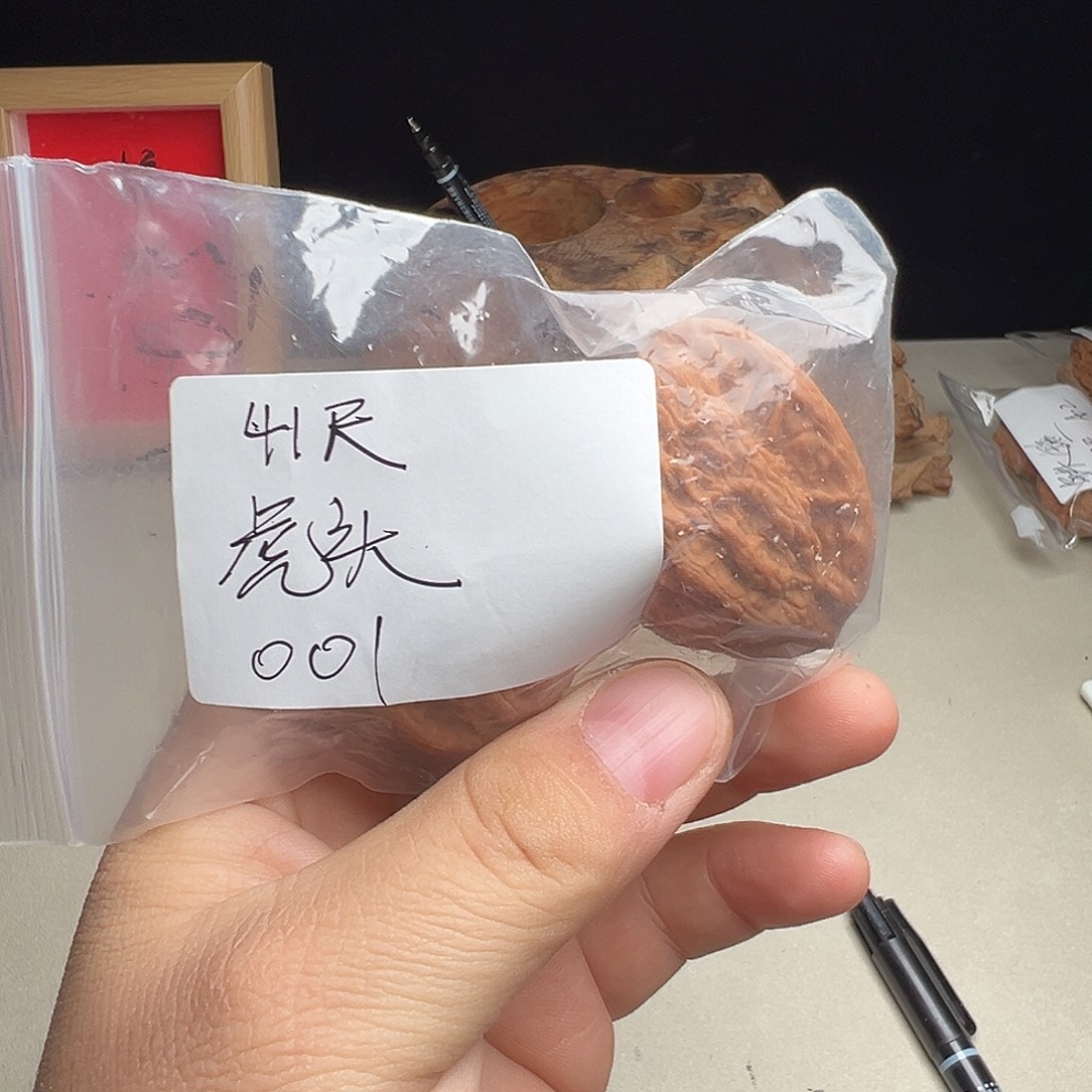 文玩核桃吊坠虎头