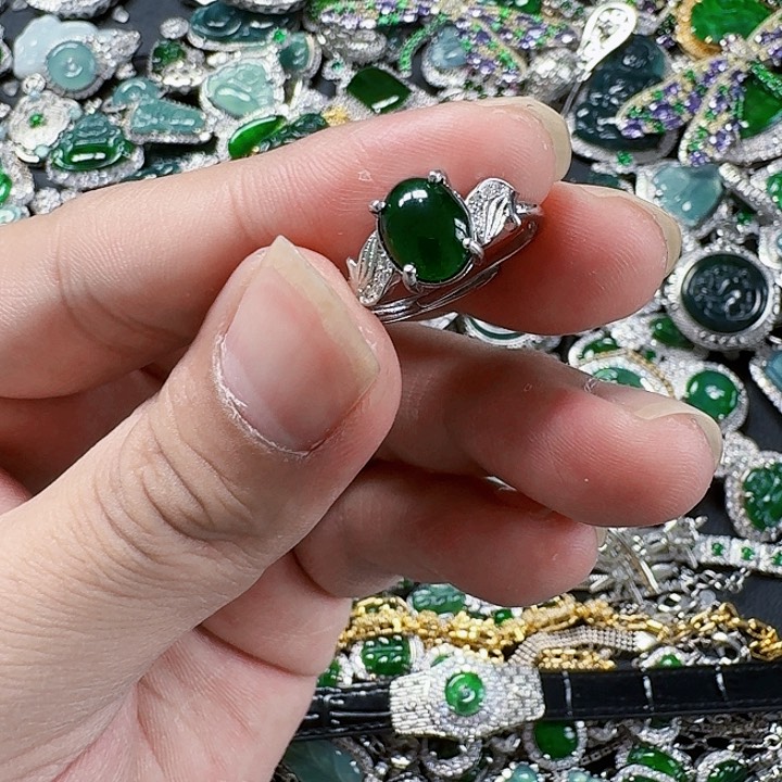 翡翠颈饰未镶嵌天然A货翡翠放漏