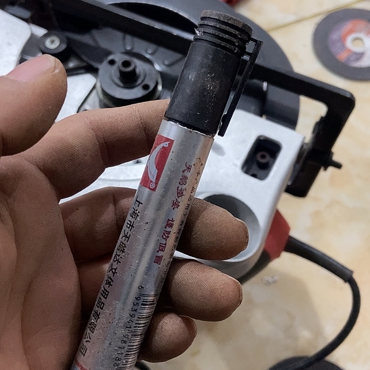 云石机一个红色的发货