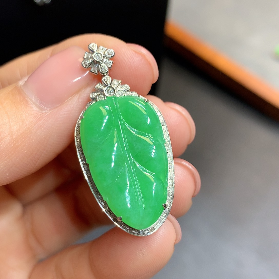 翡翠吊坠(不含链)18K金镶嵌