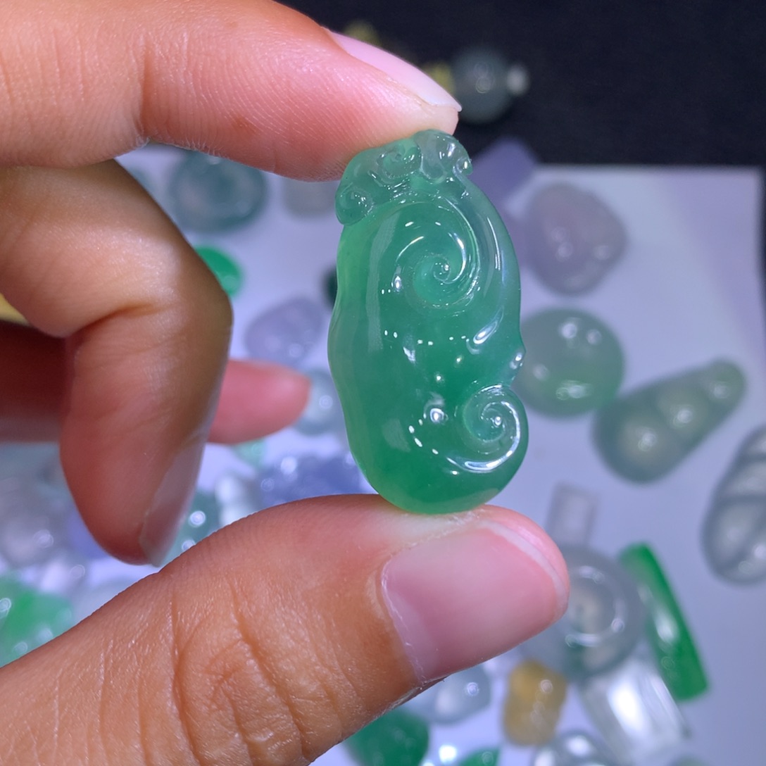 翡翠未镶嵌颈饰翡翠