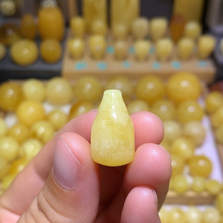 裸石蜜蜡未镶嵌天然俄料白花蜜蜡微瑕三通12.5