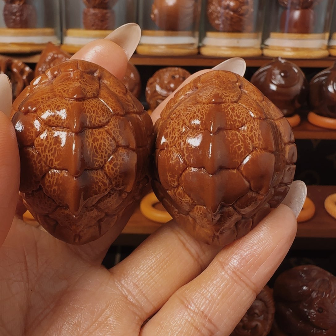 橄榄核把件?****冰富甲一方手把件41