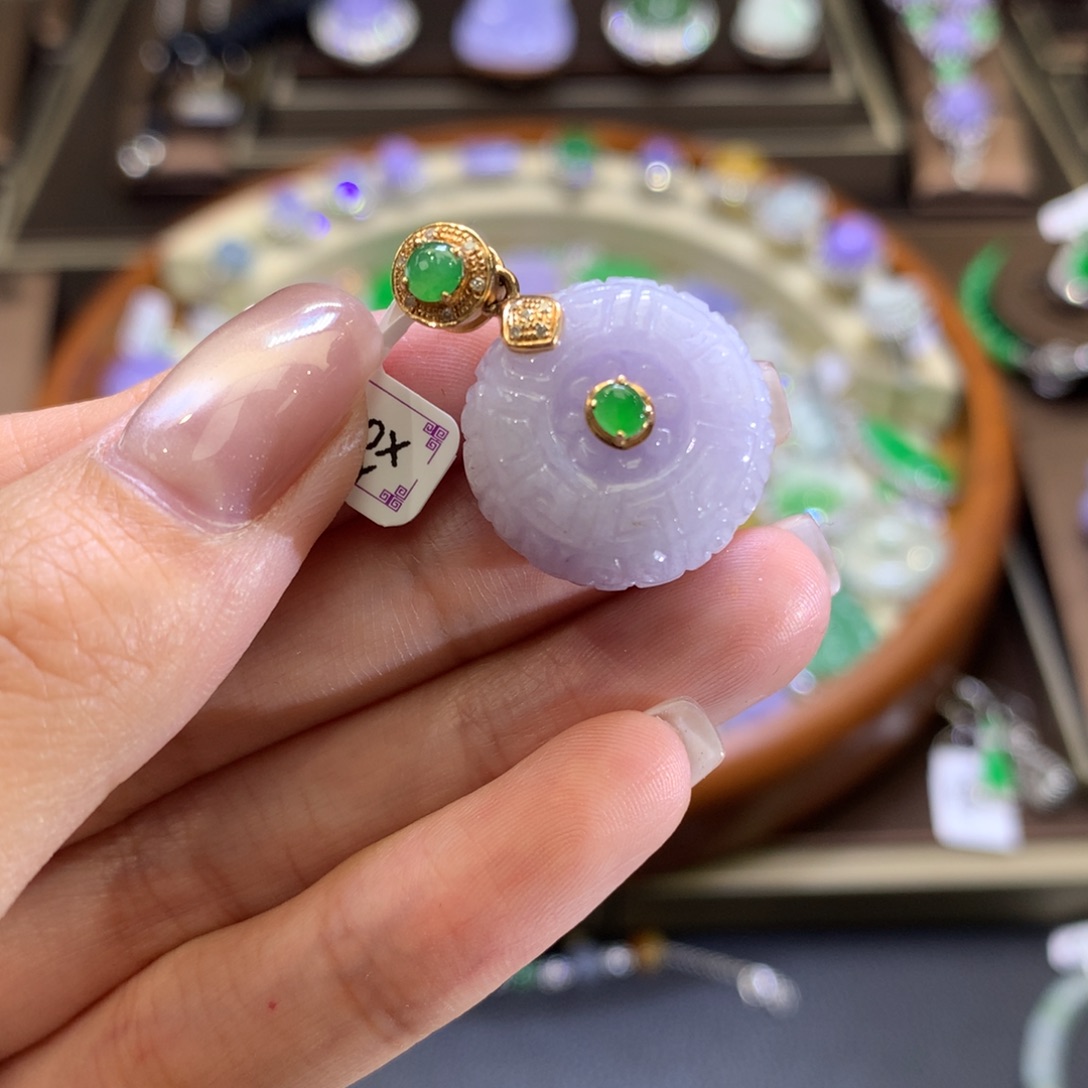 翡翠颈饰18K金镶嵌翡翠吊坠