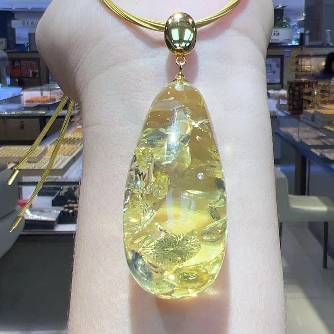 花珀立体水滴银镶嵌天然琥珀时尚精美吊坠