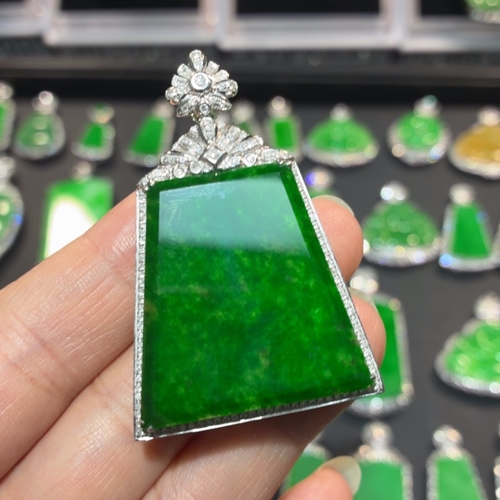 快***️翡翠18K金镶嵌吊坠(不含链)翡翠