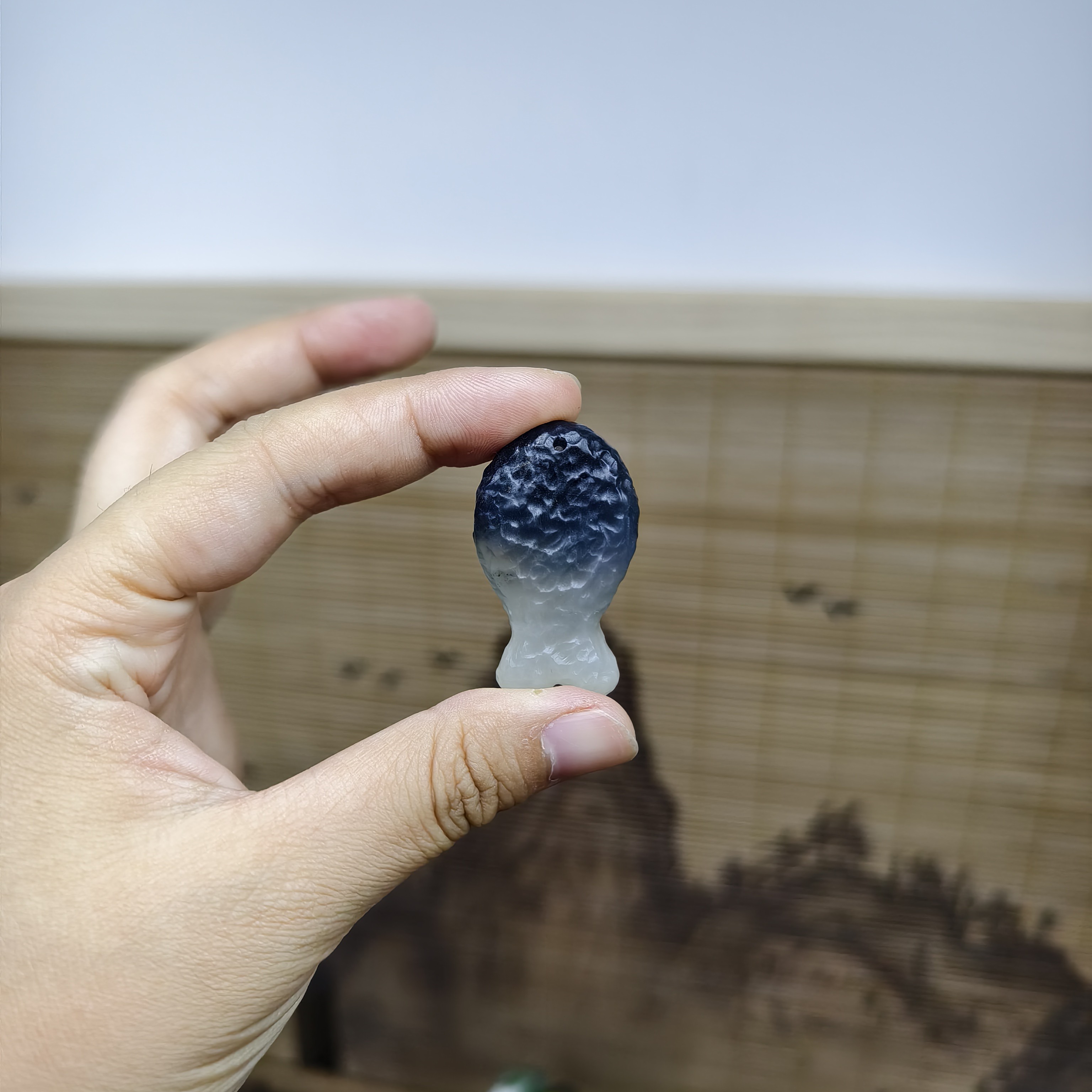 纯天然岫玉手工雕刻复古锤纹灰冰渐变富贵鱼