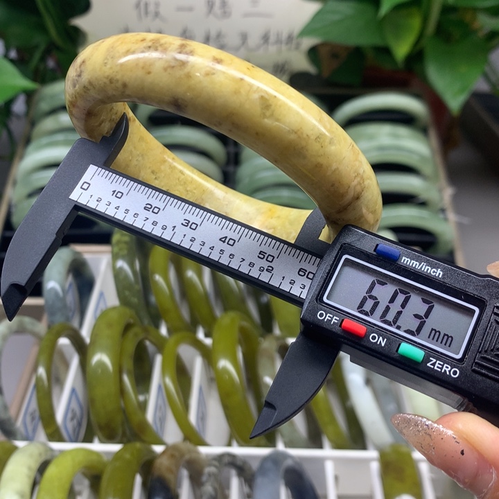 蛇纹石玉未镶嵌手镯13