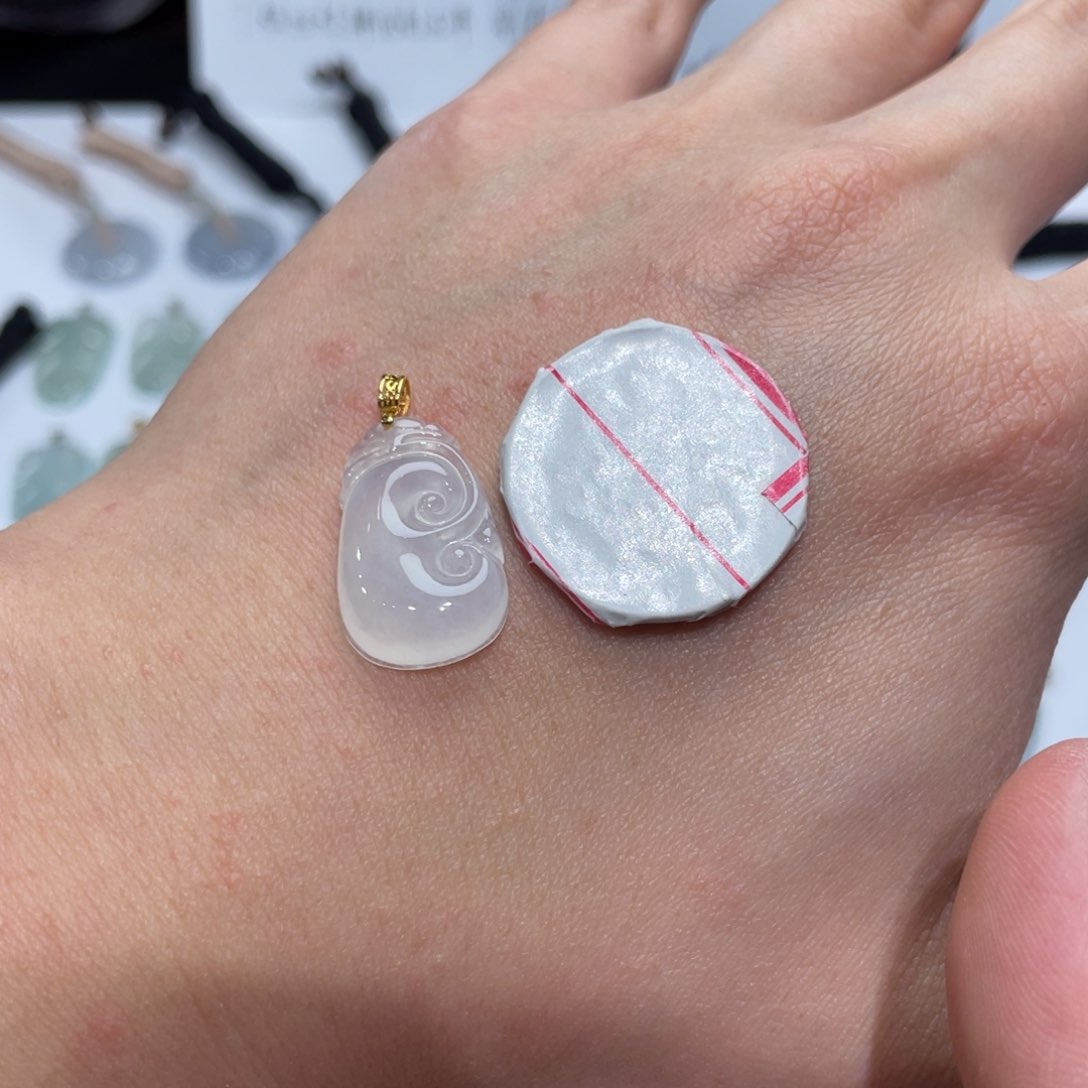 翡翠颈饰18K金镶嵌多样性