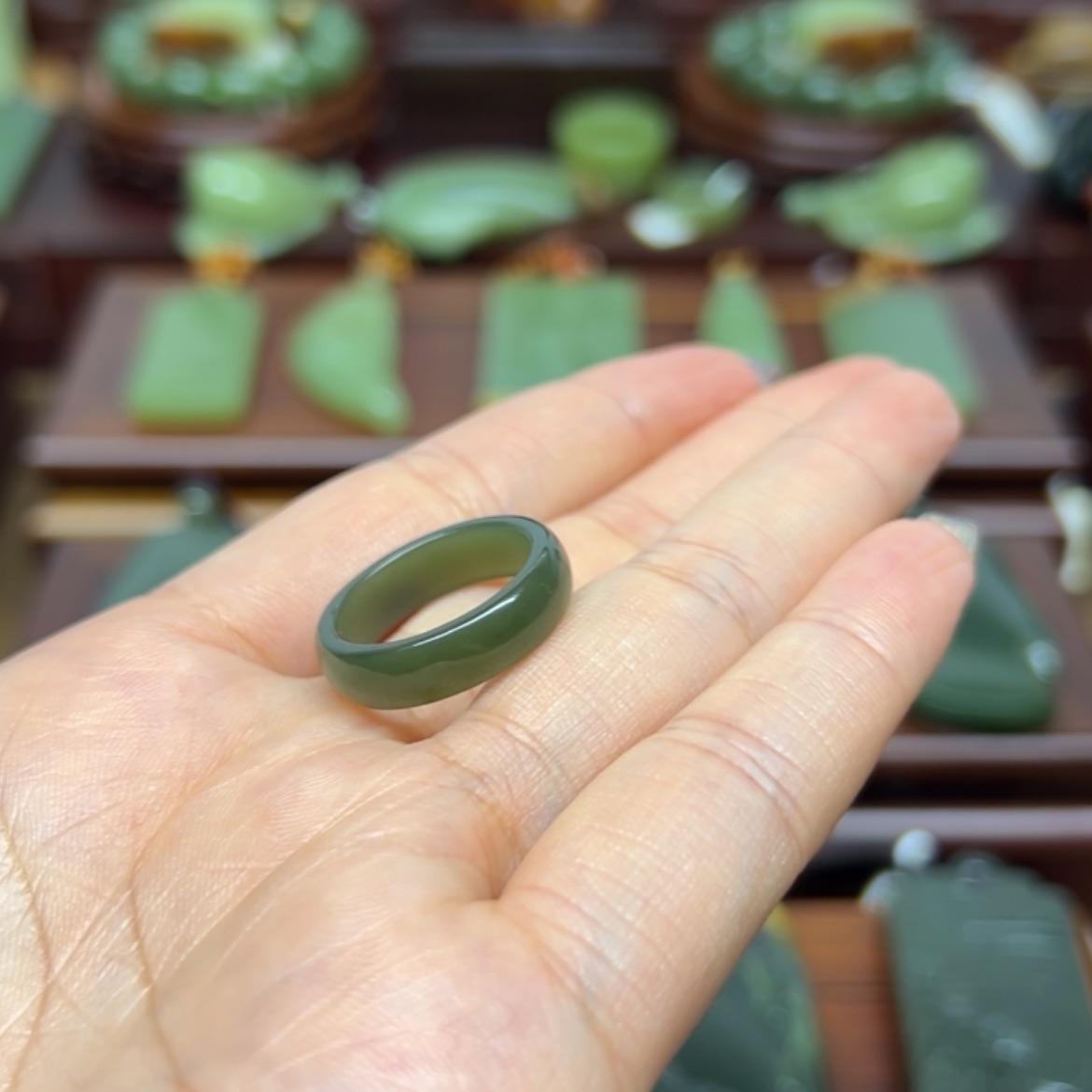 【闪购商品】未镶嵌岫岩老玉（透闪石质玉）把件红*指环口径18