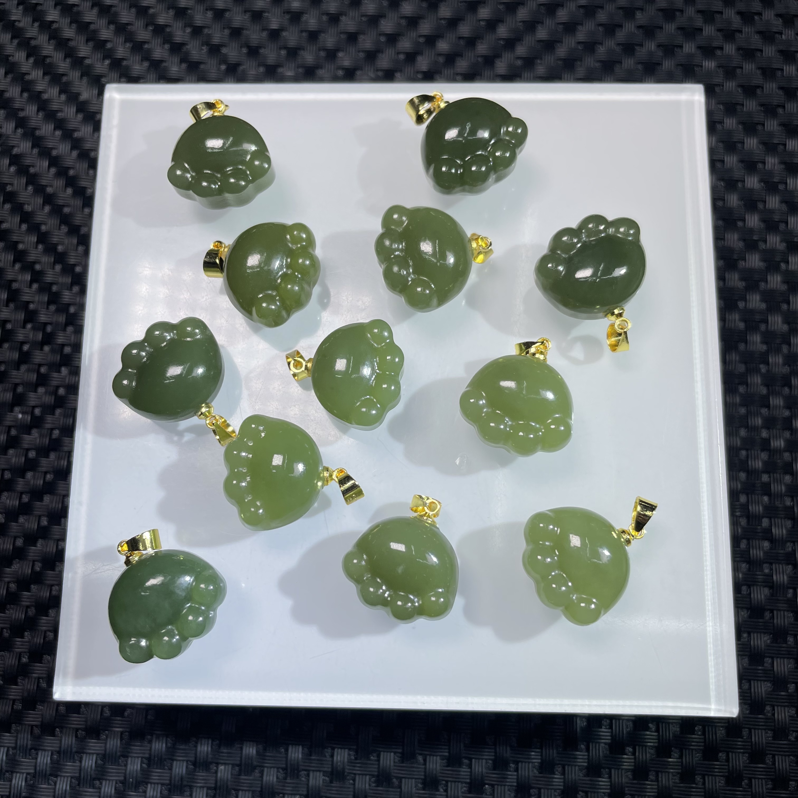 新疆和田玉果绿小猫爪吊坠约17mm（多样性发一件）