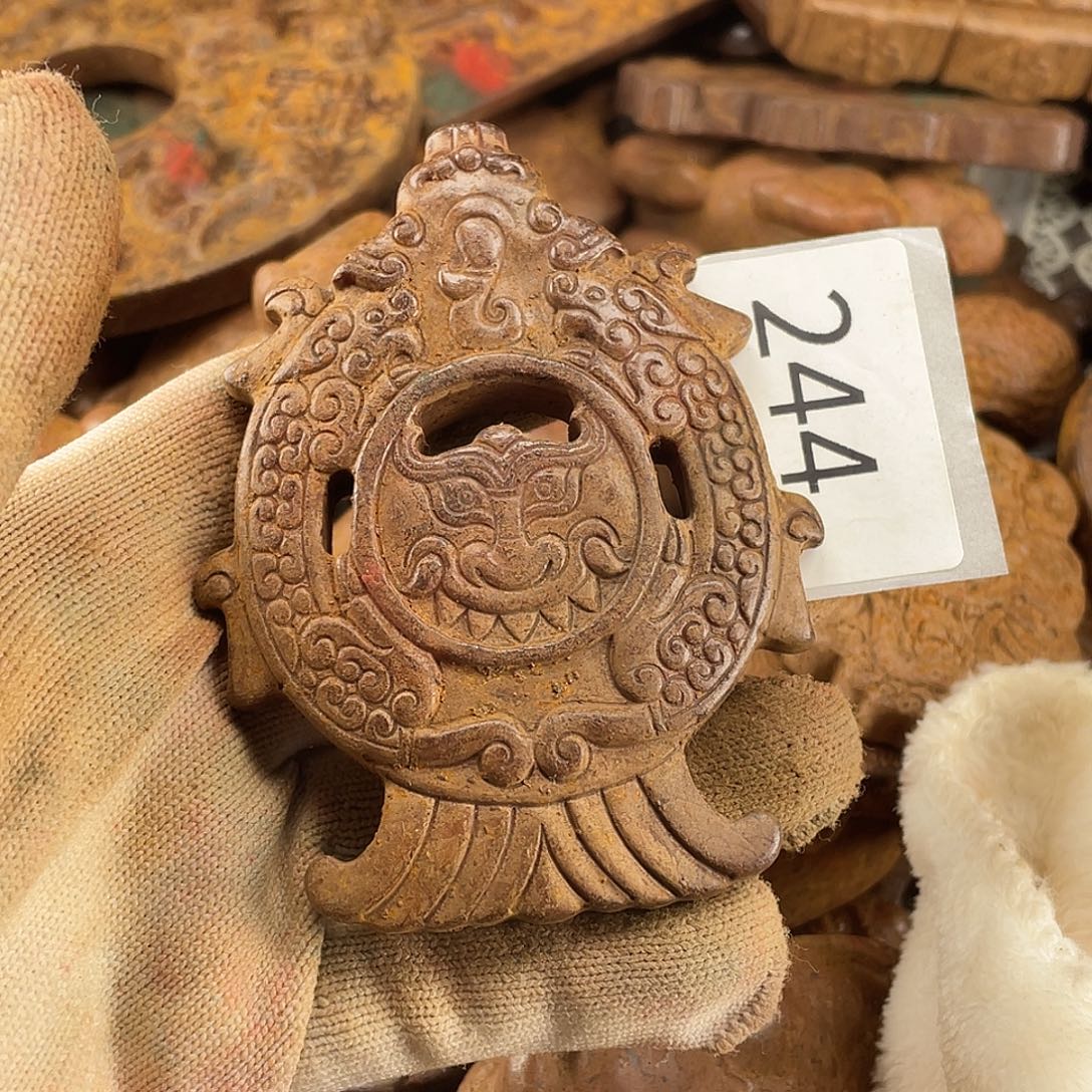 和田玉（糖玉）未镶嵌挂件