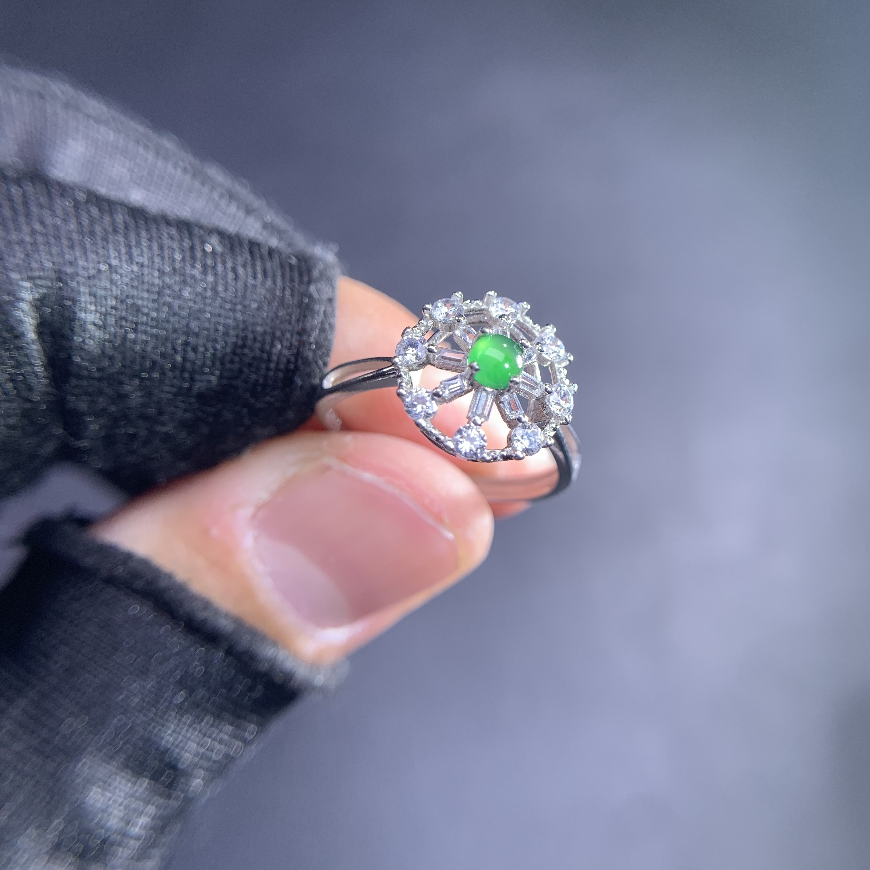 天然A货翡翠S925银镶阳绿蛋面戒指时尚气质女款