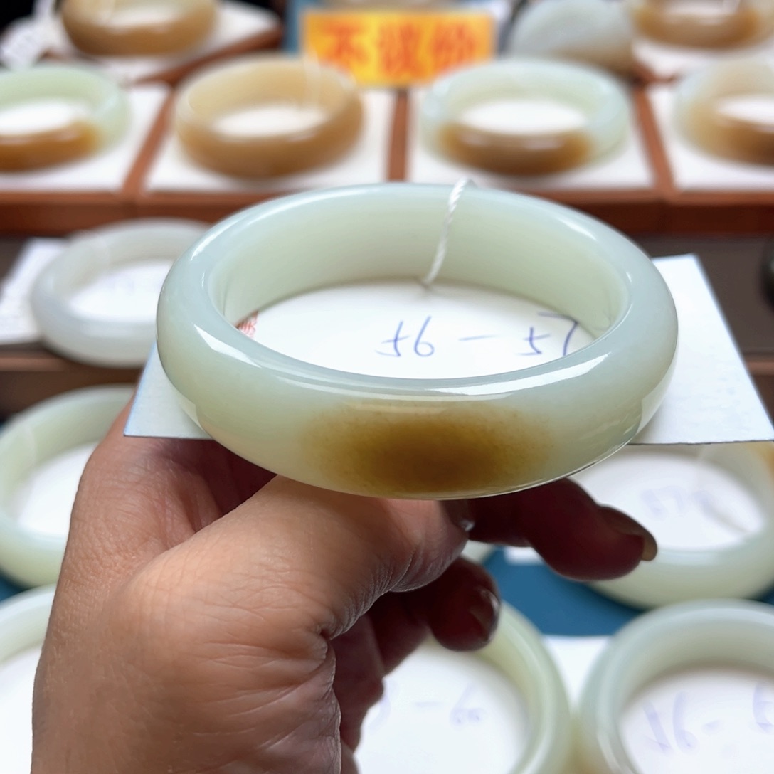 未镶嵌手镯和田玉