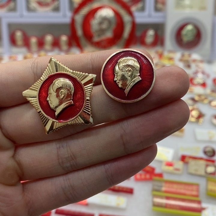 其他普通金属龙**客红色纪念章 五角星和圆章