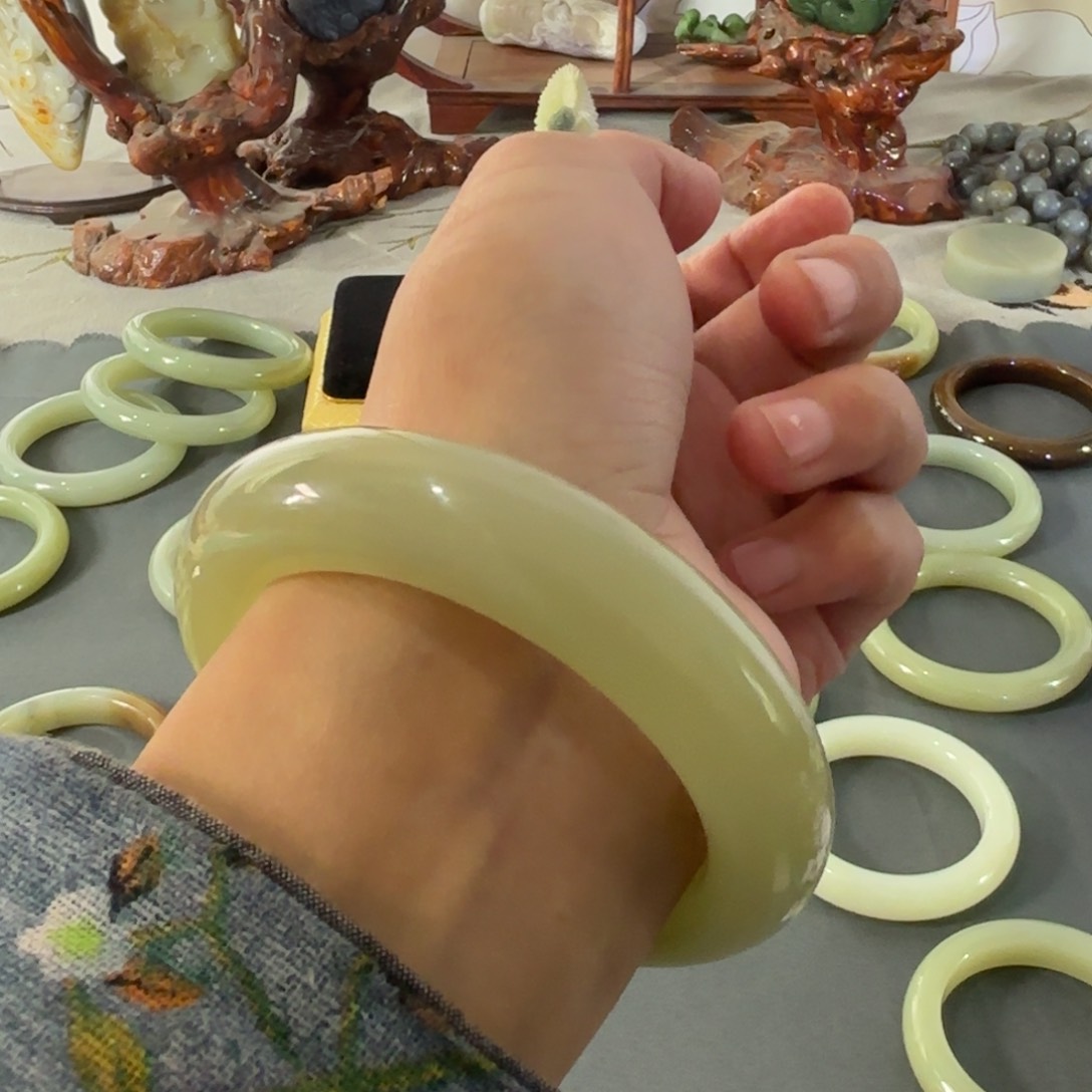 和田玉（糖玉）54.未镶嵌小****）