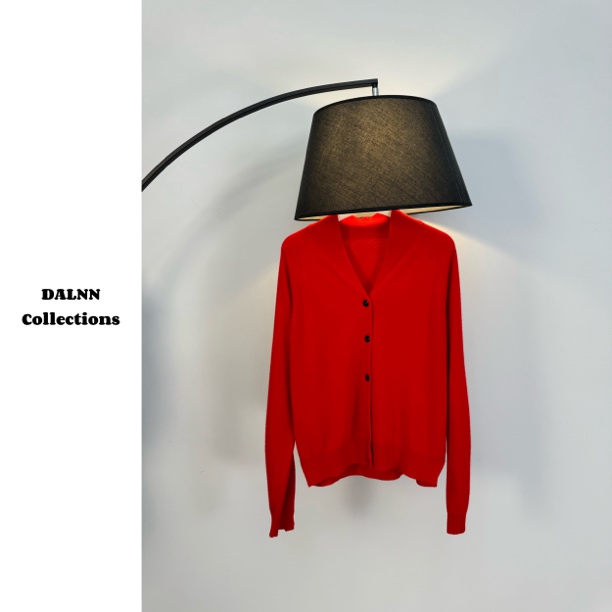 DALNN Collections｜红运当头系列 半高领单排扣开衫