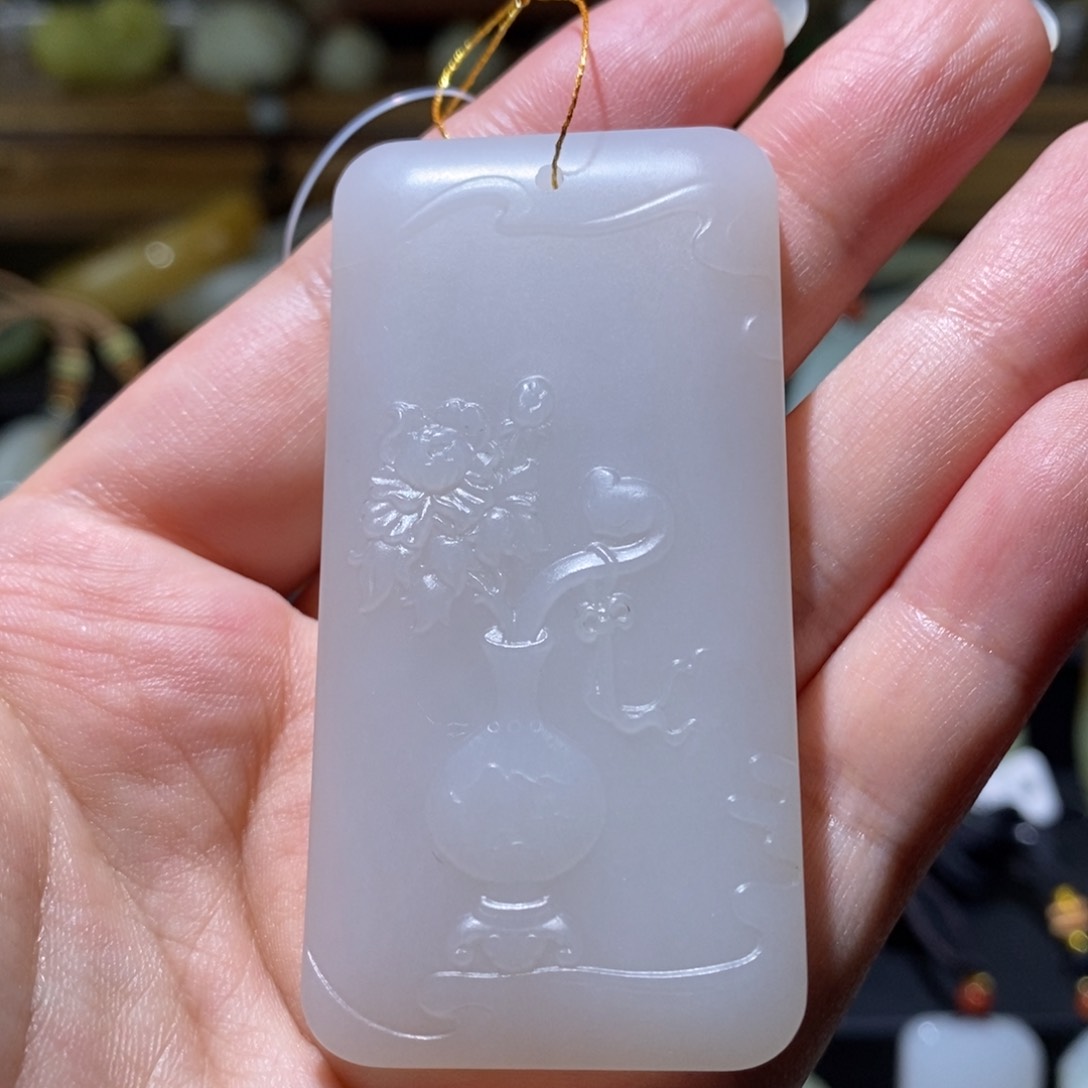 和田玉未镶嵌颈饰花开富贵，平平安安牌子