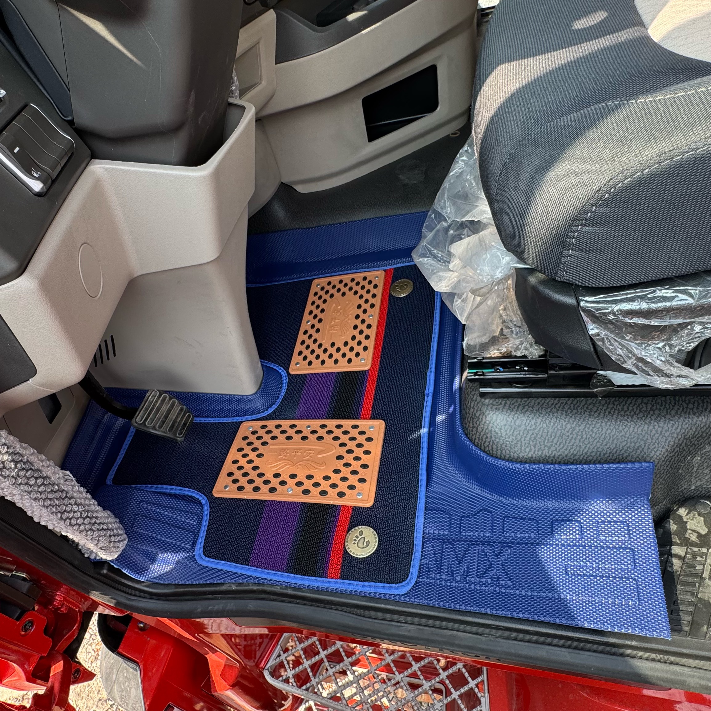 货车解放JH6豪沃天龙欧曼德龙杰狮乘龙TPE防水耐磨专用脚垫全覆盖