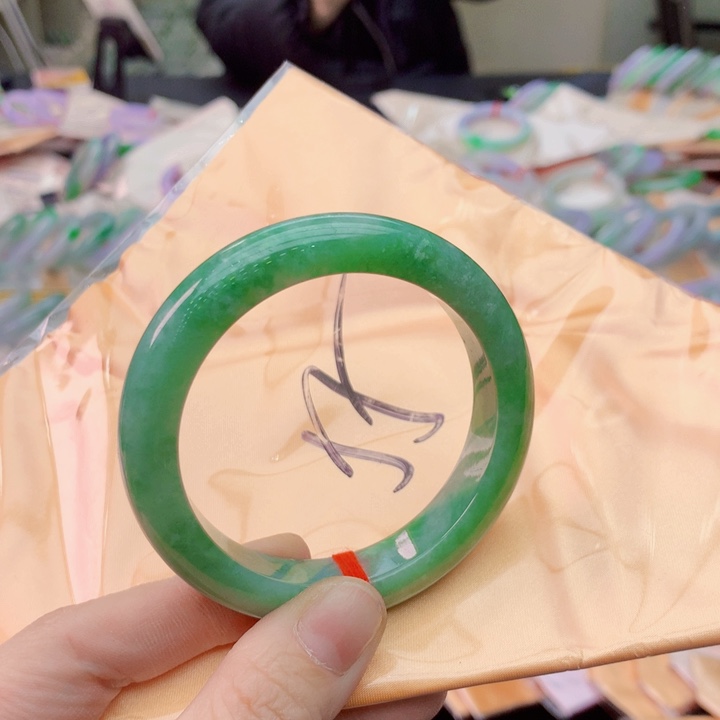 翡翠未镶嵌手镯翡翠手镯