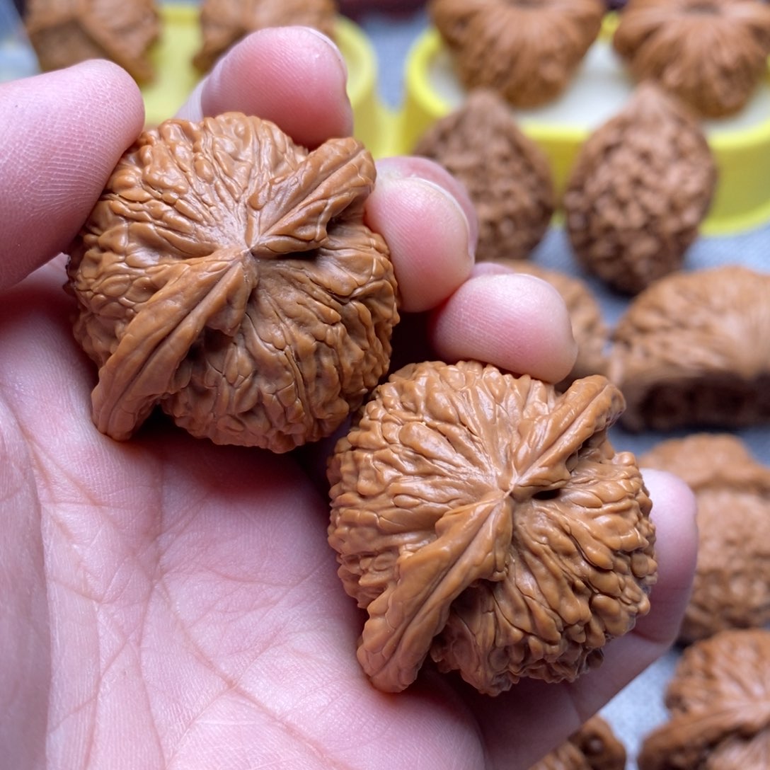 文玩核桃把件許**宇41.8全白狮子