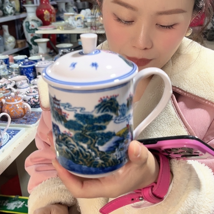 瓷片景德镇陶瓷杯子。红。