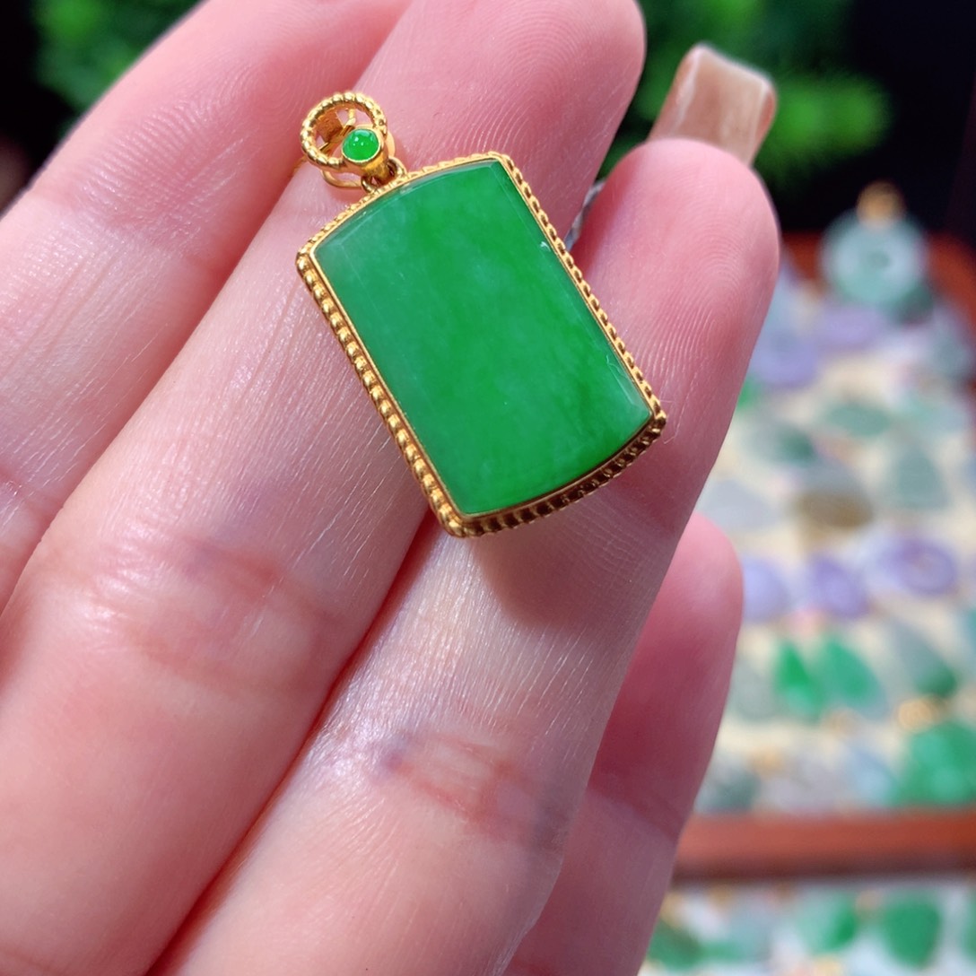 翡翠吊坠(不含链)18K金镶嵌