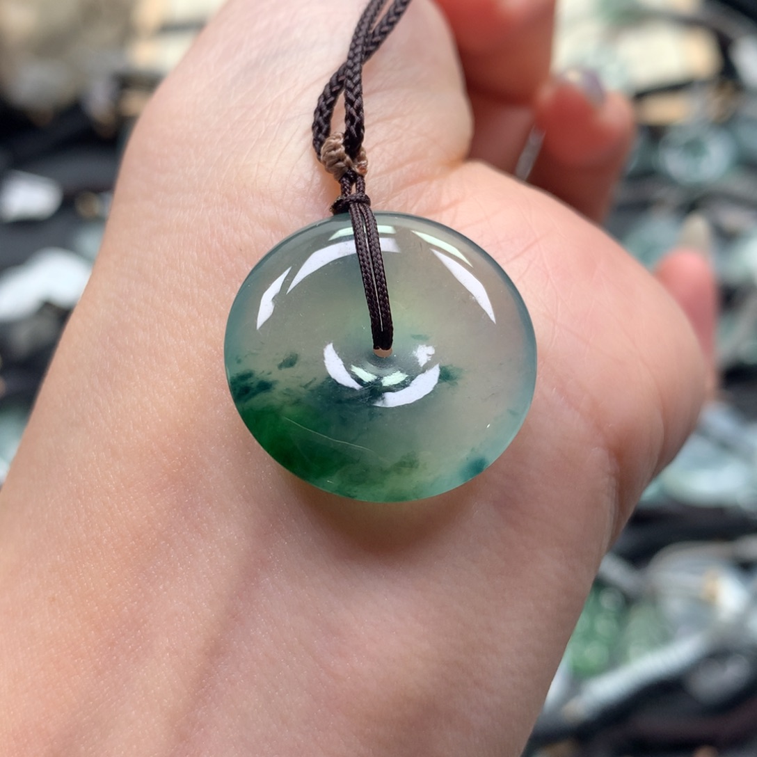 翡翠颈饰未镶嵌扣子