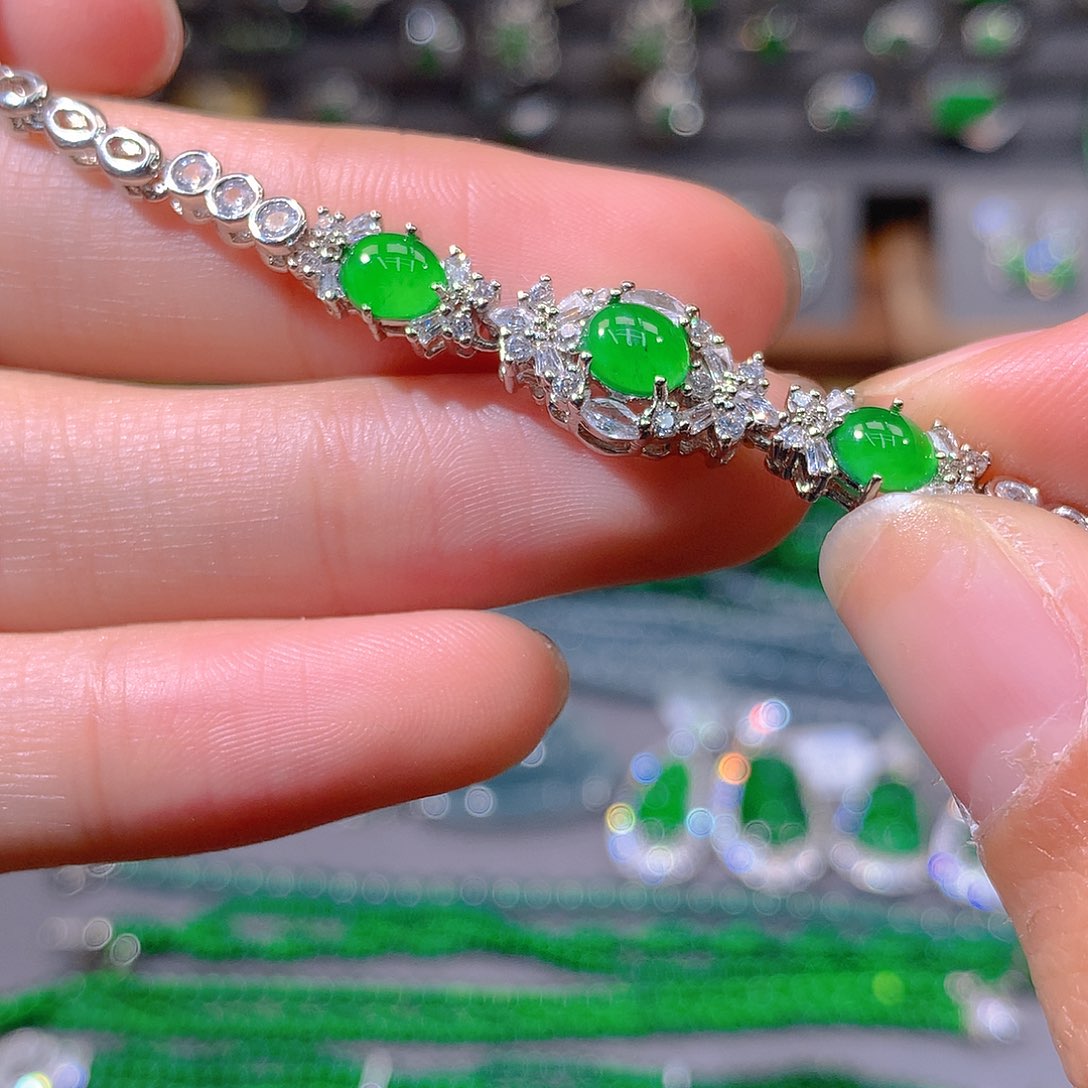 翡翠耳饰未镶嵌天然翡翠