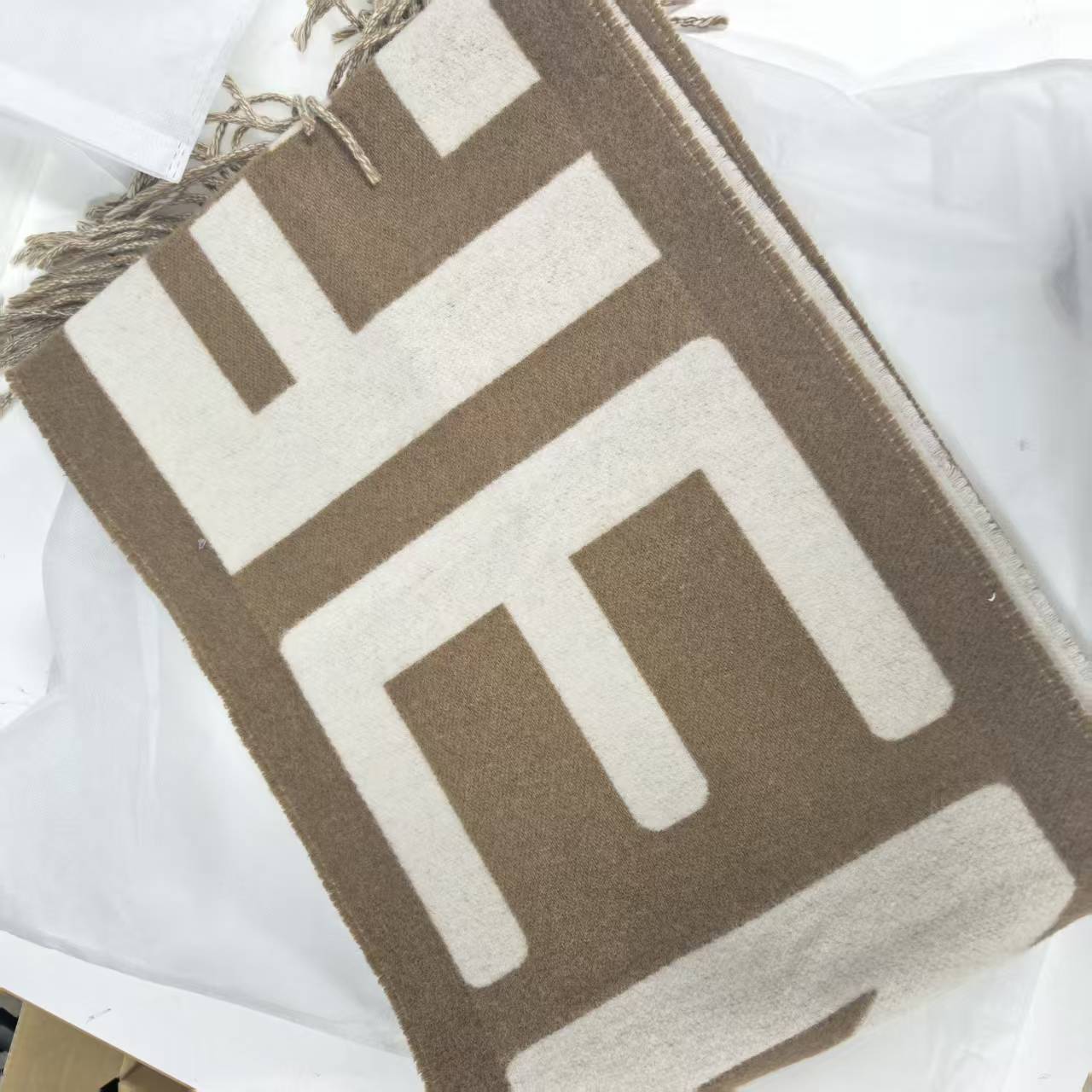 99新 FENDI/芬迪 海囤J/芬迪围巾/xm80199