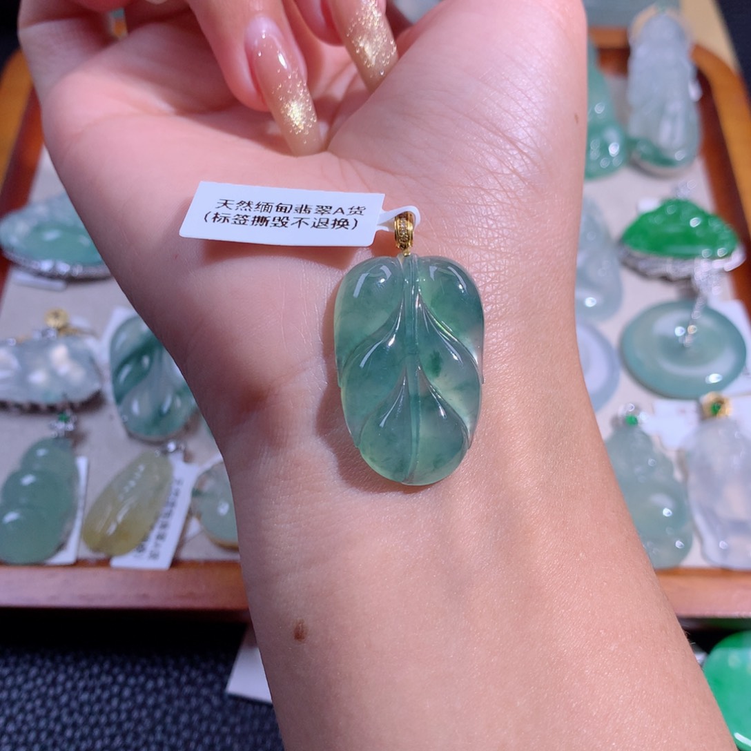翡翠吊坠(不含链)18K金镶嵌