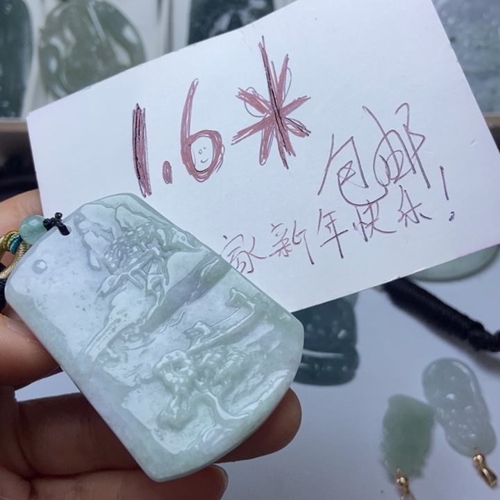 浅***惘翡翠未镶嵌颈饰翡翠