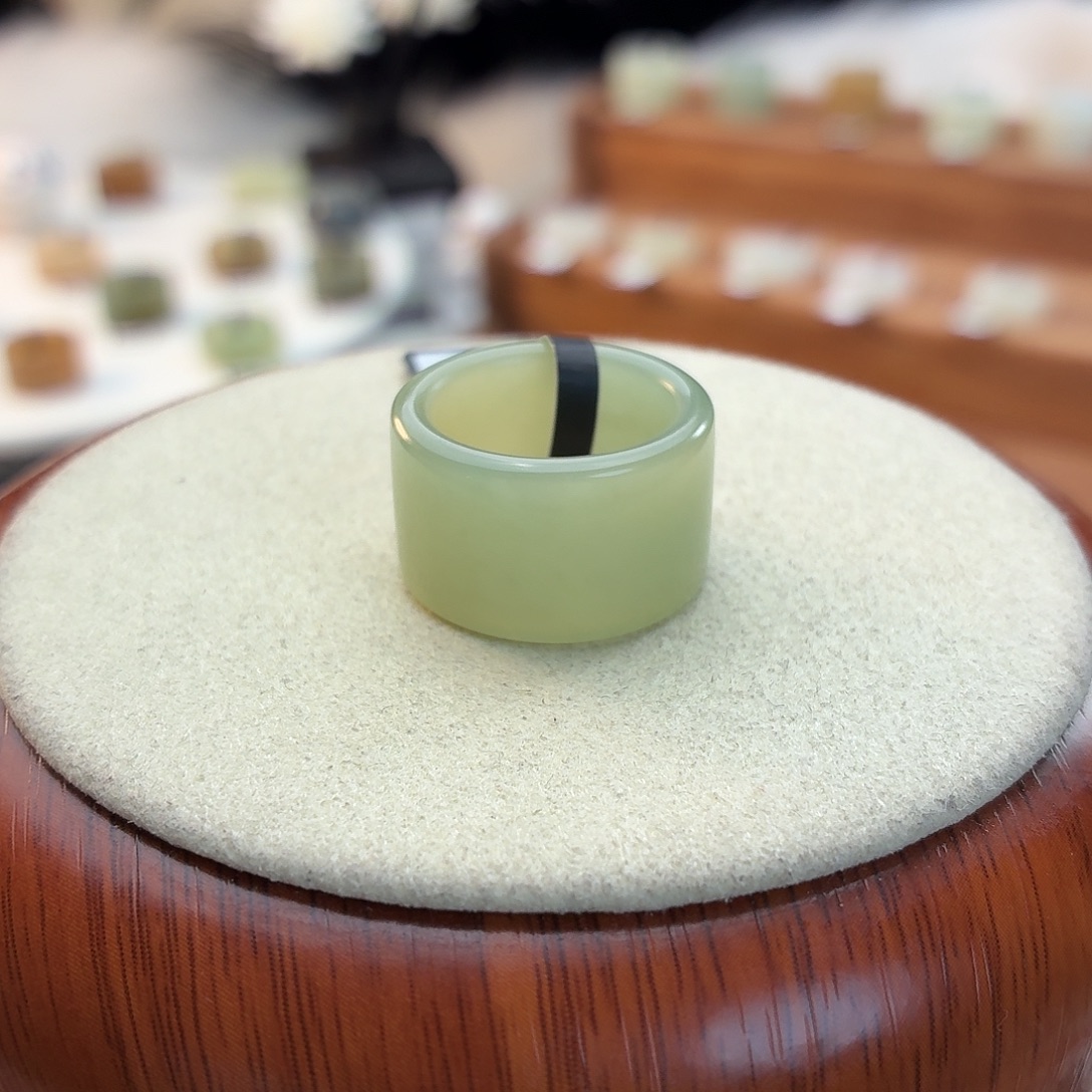 和田玉未镶嵌戒指i137果绿圆切16.2mm港码11