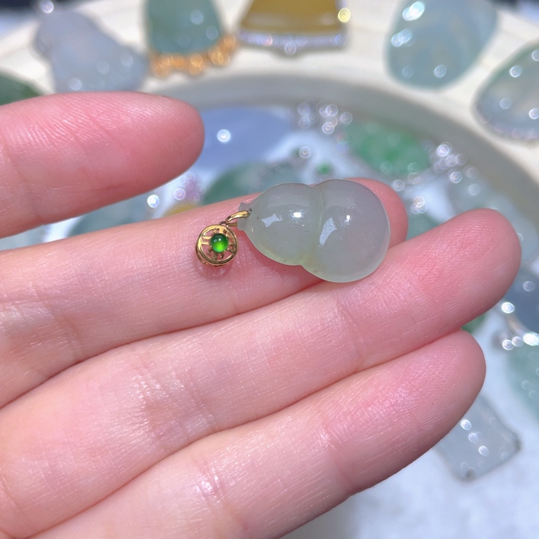 翡翠颈饰18K金镶嵌翡翠