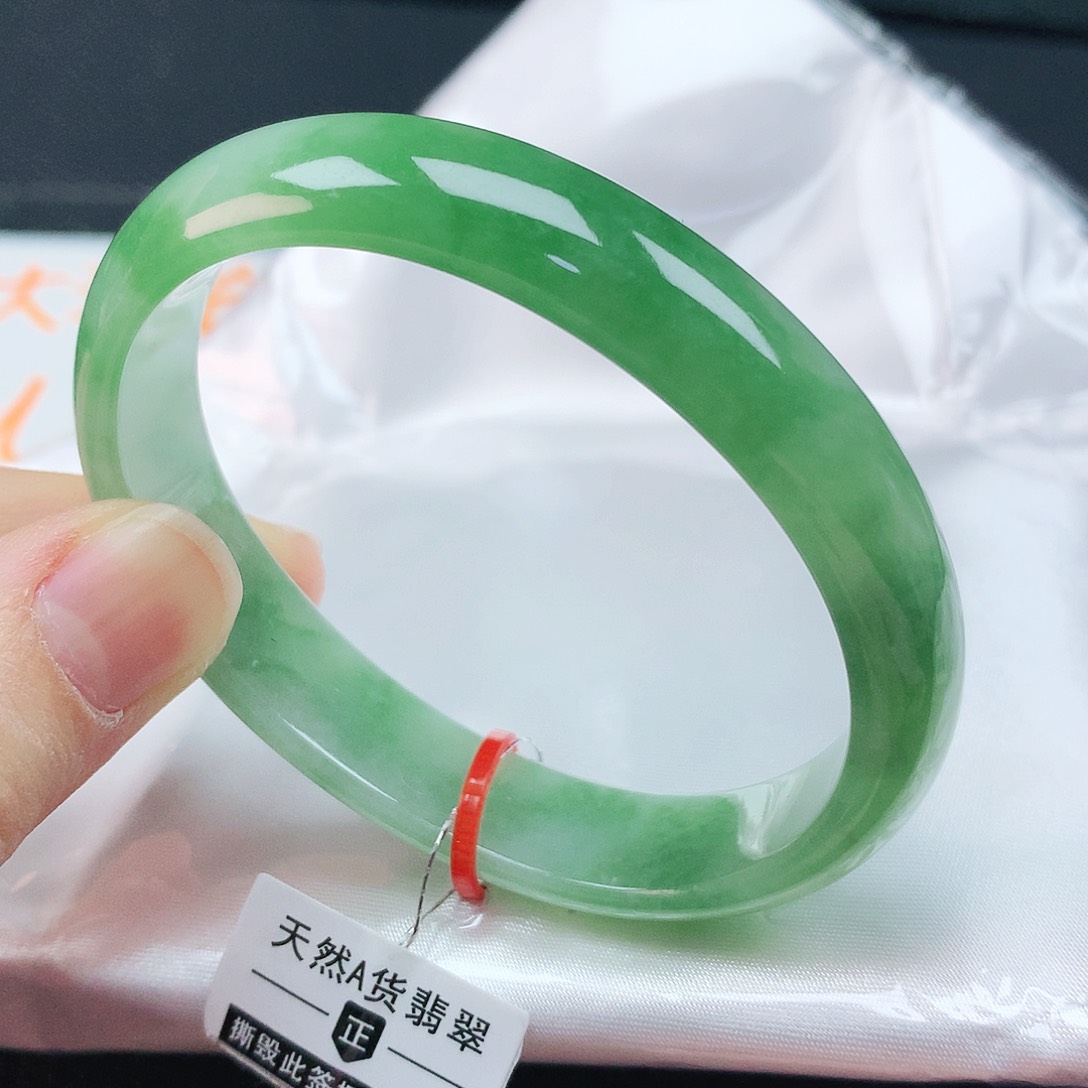 翡翠手镯未镶嵌58贵