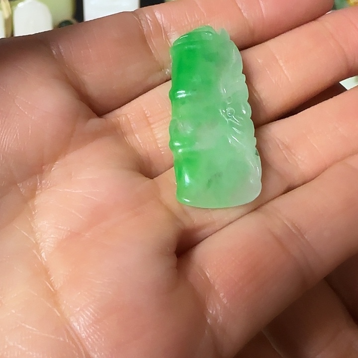 今***比翡翠未镶嵌颈饰器物之美炸炸炸炸炸炸炸